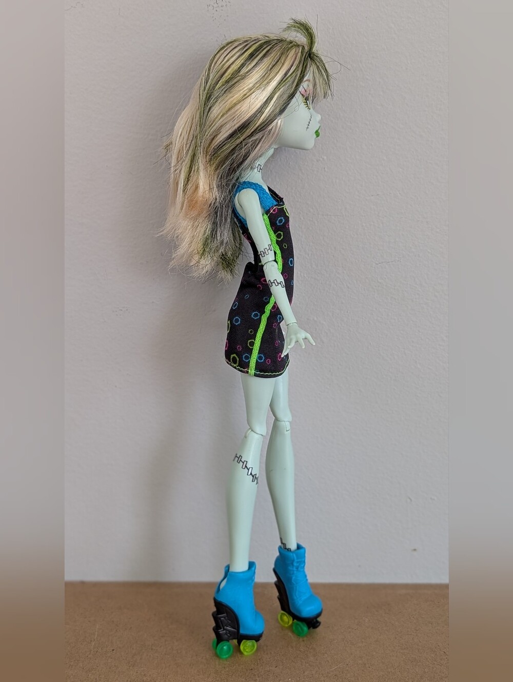 Monster High Skulltimate Roller Maze Frankie Stein Doll - Picture 2 of 10